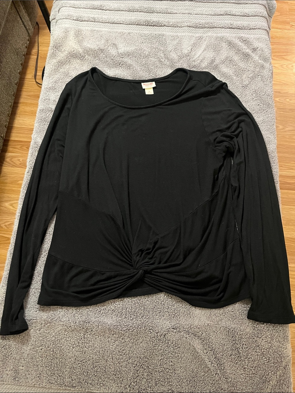 Mossimo Supply Co. Black Long-Sleeve Twist Hem Top